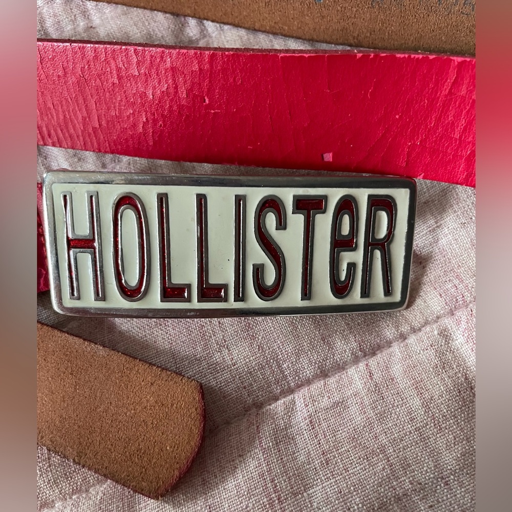 Hollister Red Enamel Logo Buckle - Picture 3 of 6